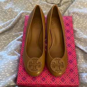 New Tory Burch Royal Tan tumbled leather wedge